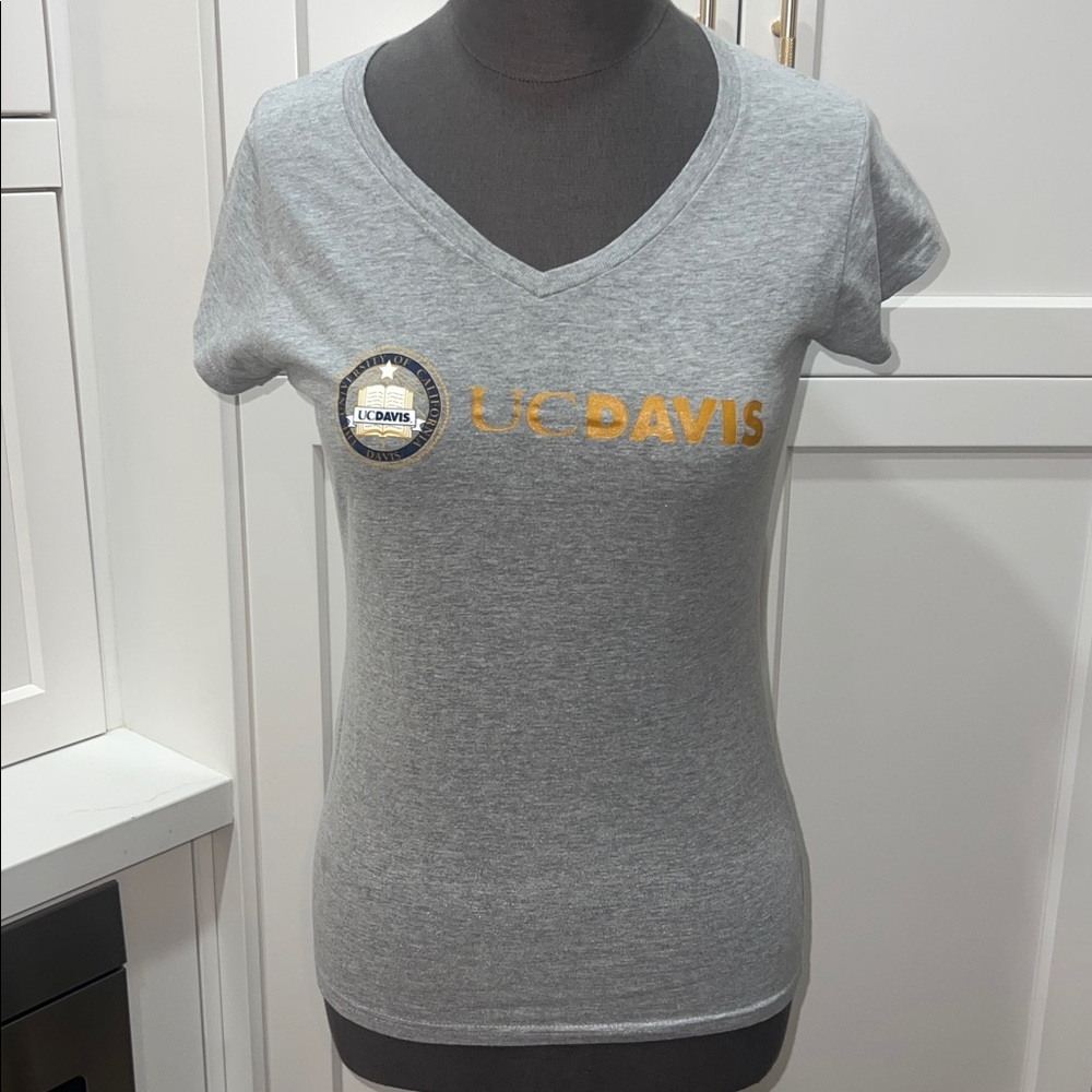 UCDavis college v-neck Gildan Softstyle Gray T-Shirt size small